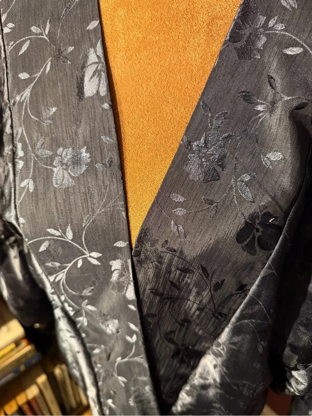 Vtg Women's black brocade Floral Satin-like Robe